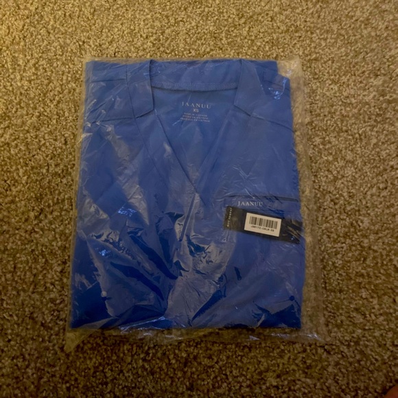 brand new never worn jaanu scrub top - Picture 1 of 1